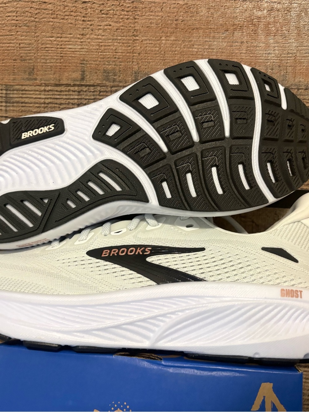 Brooks Ghost Running Shoes in White and Black with Rose Accents women’s 7.5 - Picture 2 of 4